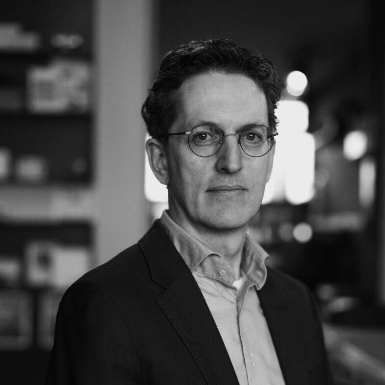 Sjoerd zwart wit staand zowonen
